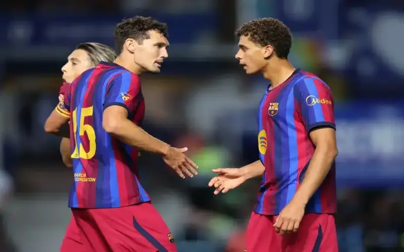 تباين أداء نجوم برشلونة في اختبار نوتنجهام فورست الودي الأخير بالملعب
